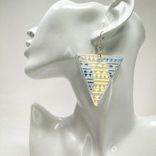 Load image into Gallery viewer, Triangle Weave Earrings