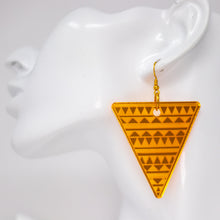 Load image into Gallery viewer, Triangle Weave Earrings