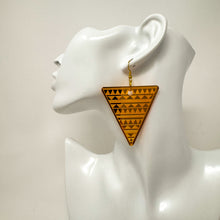 Load image into Gallery viewer, Triangle Weave Earrings