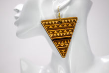 Load image into Gallery viewer, Triangle Weave Earrings