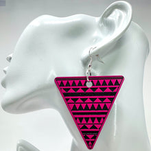 Load image into Gallery viewer, Triangle Weave Earrings